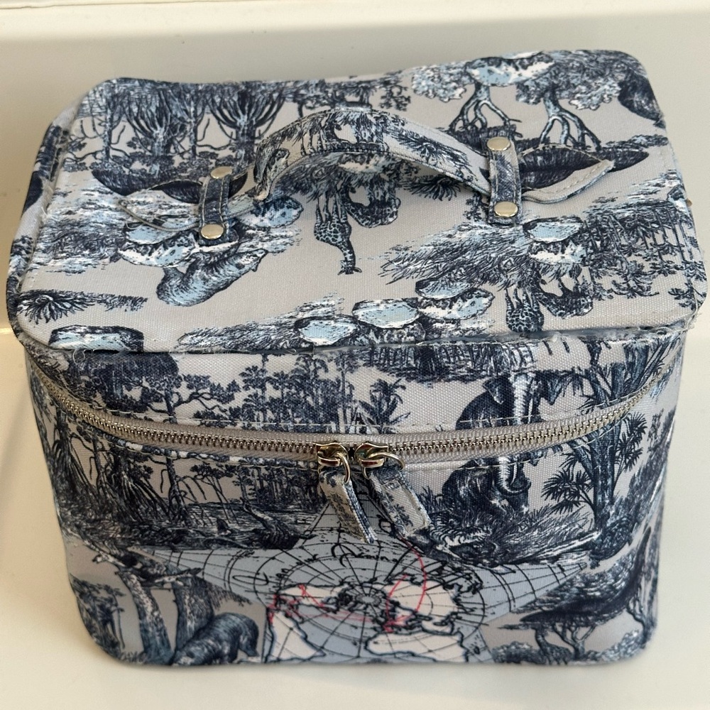 Dior Blue and Black Toile de Jouy Cosmetic Case please look at the images